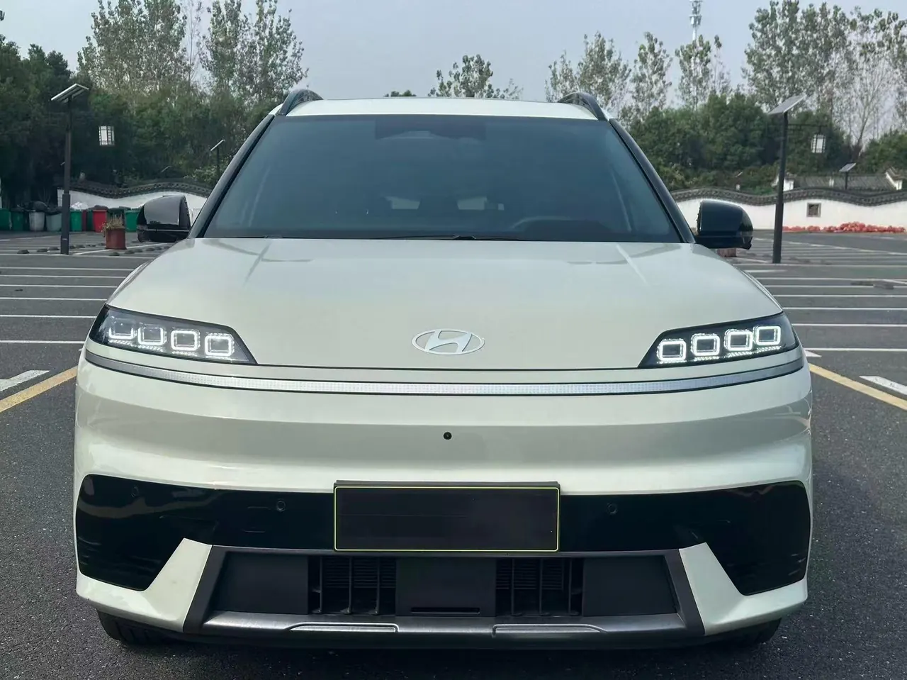 Hyundai 2025 EO Yi Europe Two-Drive TECH Edition 64.2kWh Automatic Gear 2