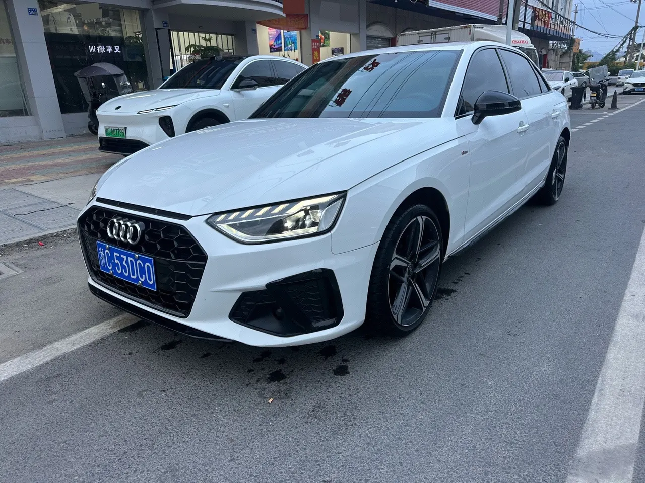 Открыть галерею: Audi 2024 A4L 2.0TFSI 40TFSI Deluxe Dynamic Automatic