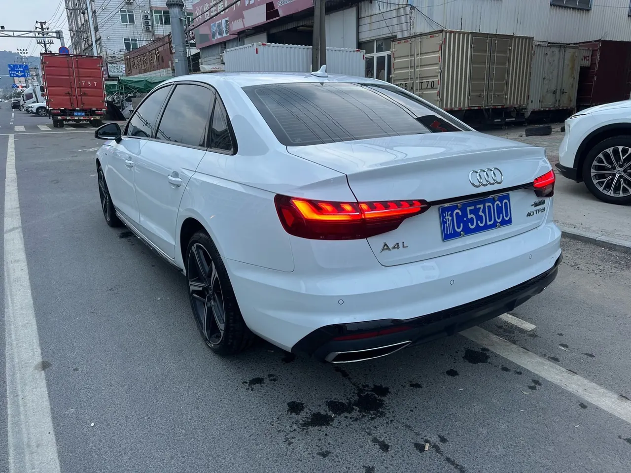 Audi 2024 A4L 2.0TFSI 40TFSI Deluxe Dynamic Automatic 3