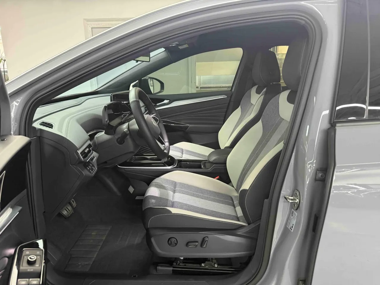 Volkswagen 2024 ID. 4 CROZZ Pure Limited Edition Automatic Transmission 2