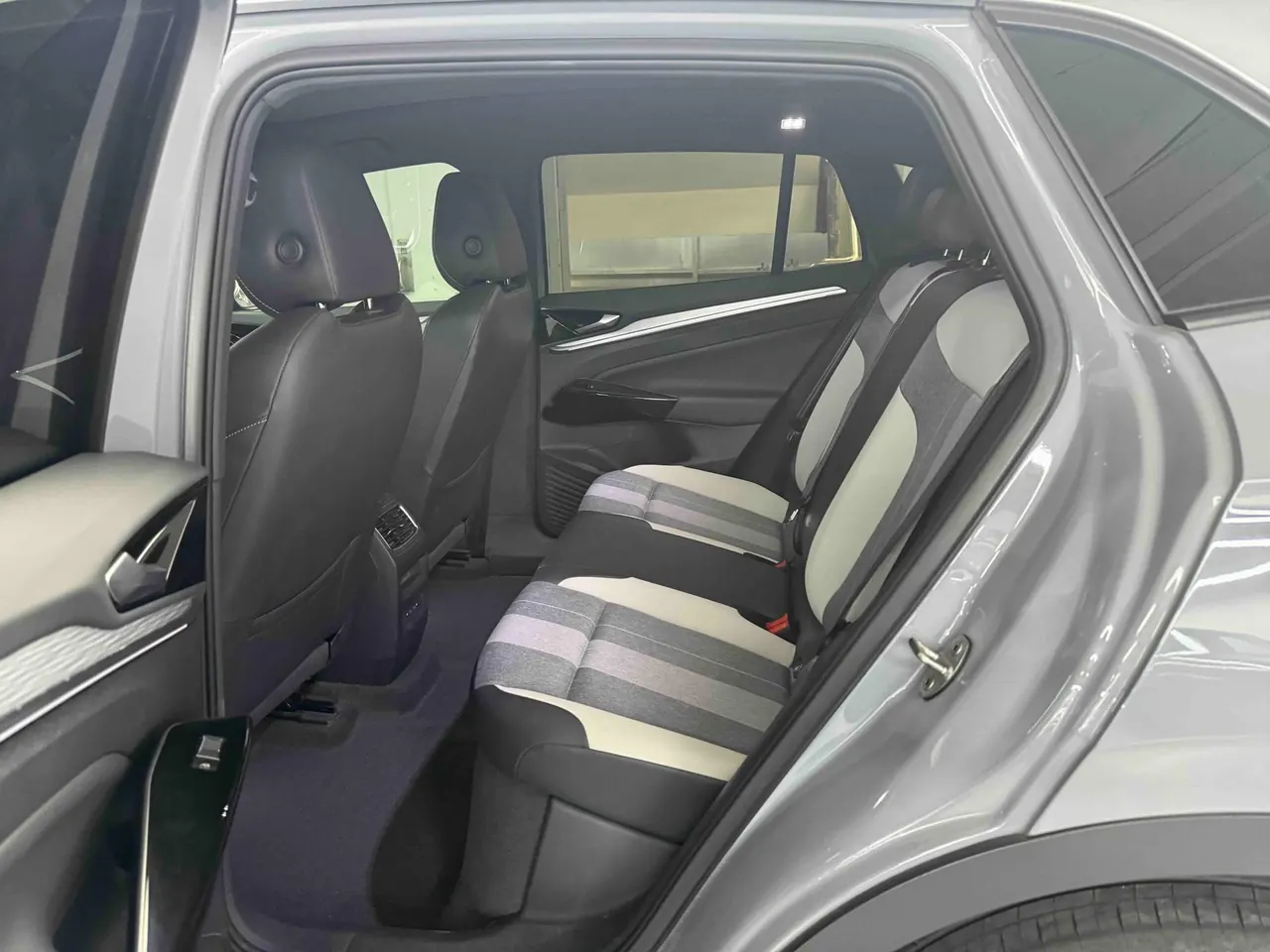 Volkswagen 2024 ID. 4 CROZZ Pure Limited Edition Automatic Transmission 3
