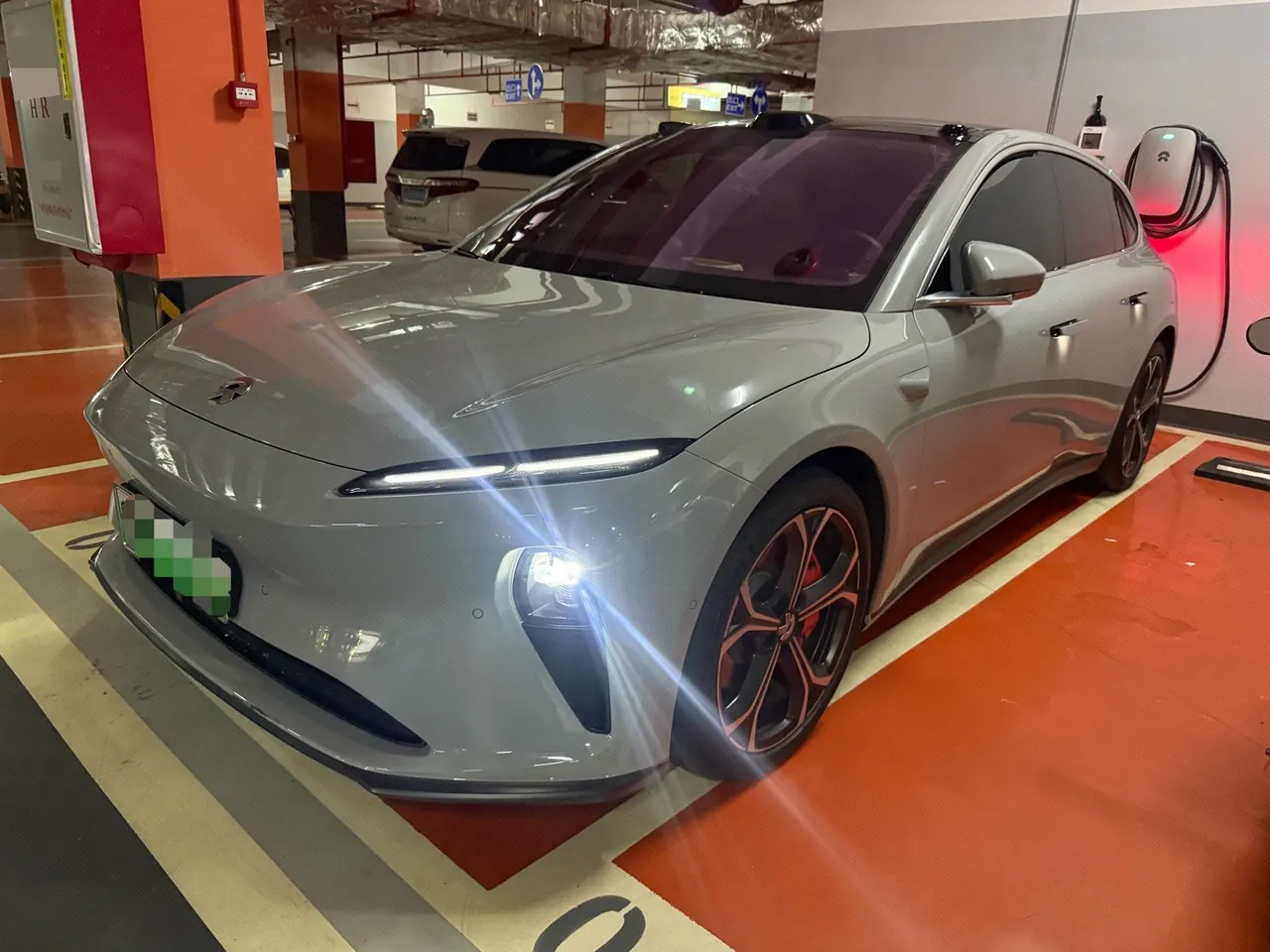 Open image lightbox: NIO 2024 ET5 75kWh automatic gear