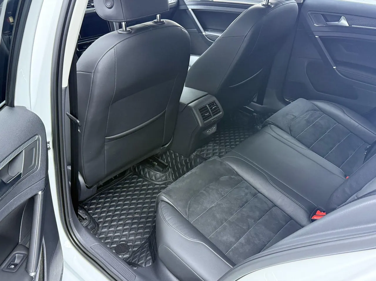 Volkswagen 2020 Golf 7 1.4TSI 280TSI Luxury Automatic 3