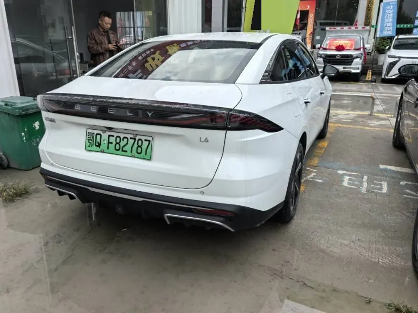 Geely Galaxy 2024 L6 1.5T 125km Creative Edition Automatic Gear 4