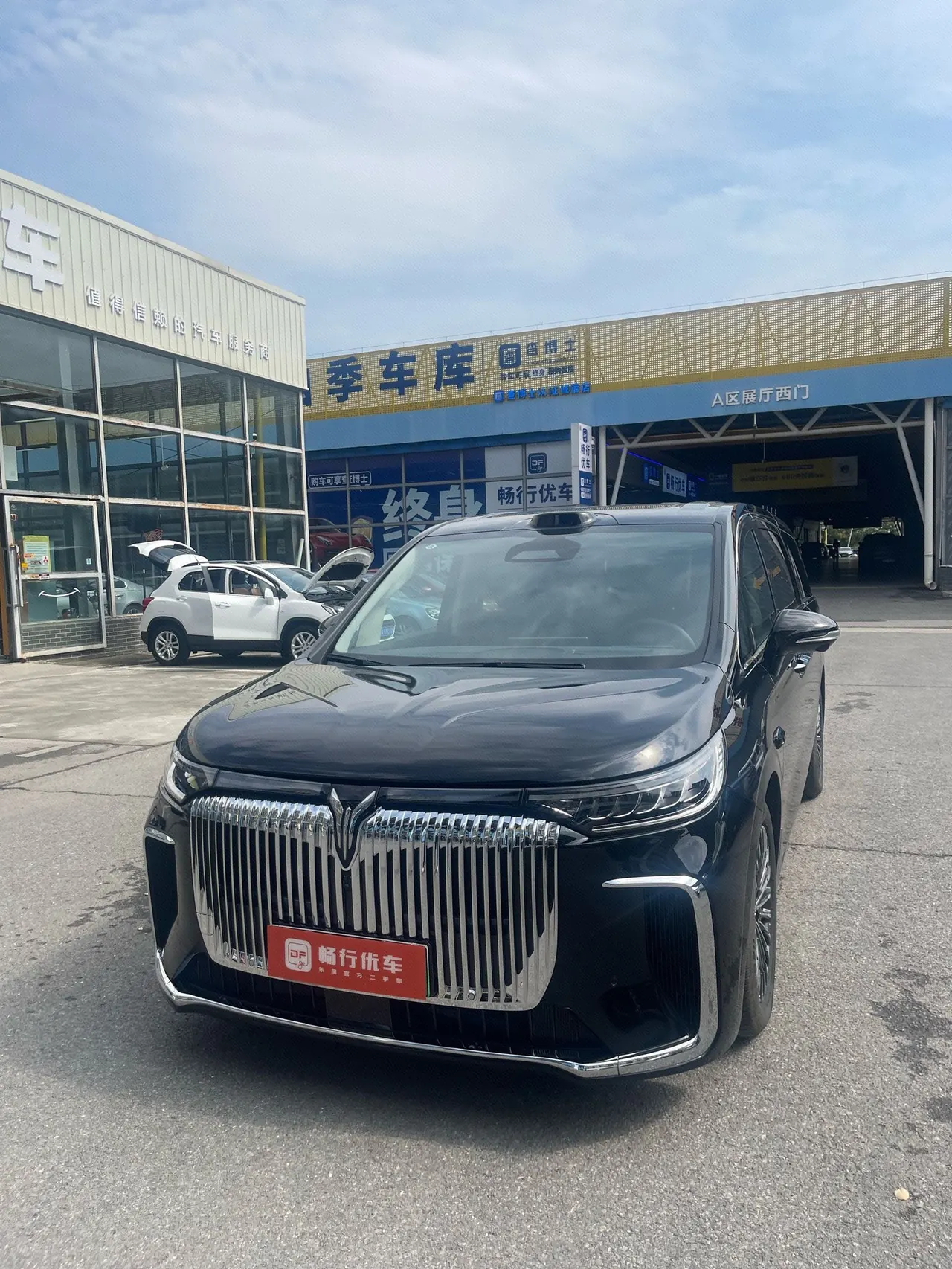 Open image lightbox: Voyah 2026 dreamers PHEV 1.5T dry Kun Ultra automatic gear