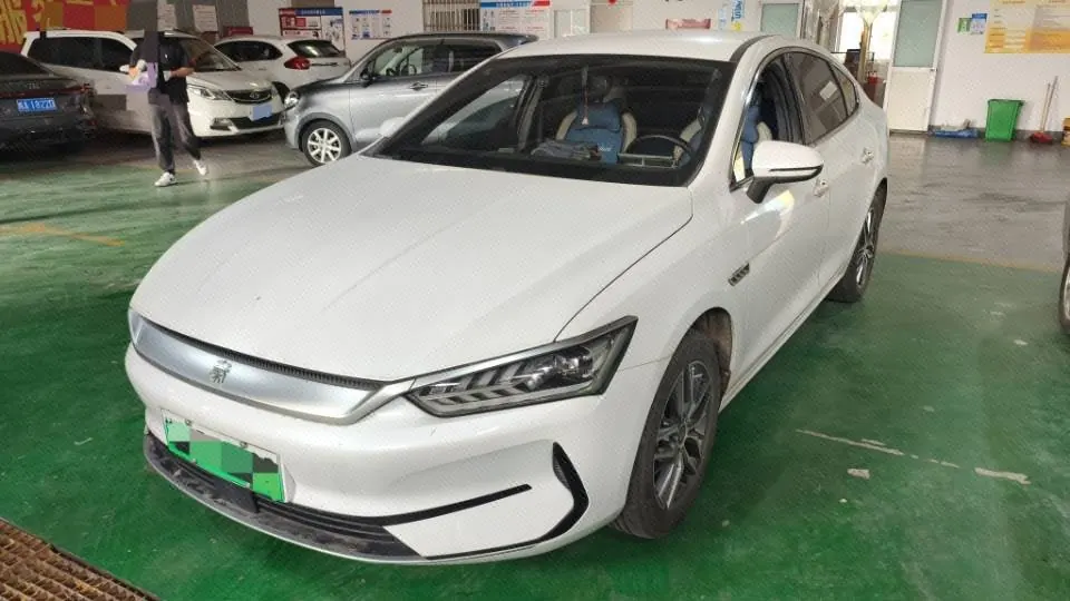 Открыть галерею: BYD 2024 Qin PLUS EV 420KM Glory Edition Leading Automatic Gear