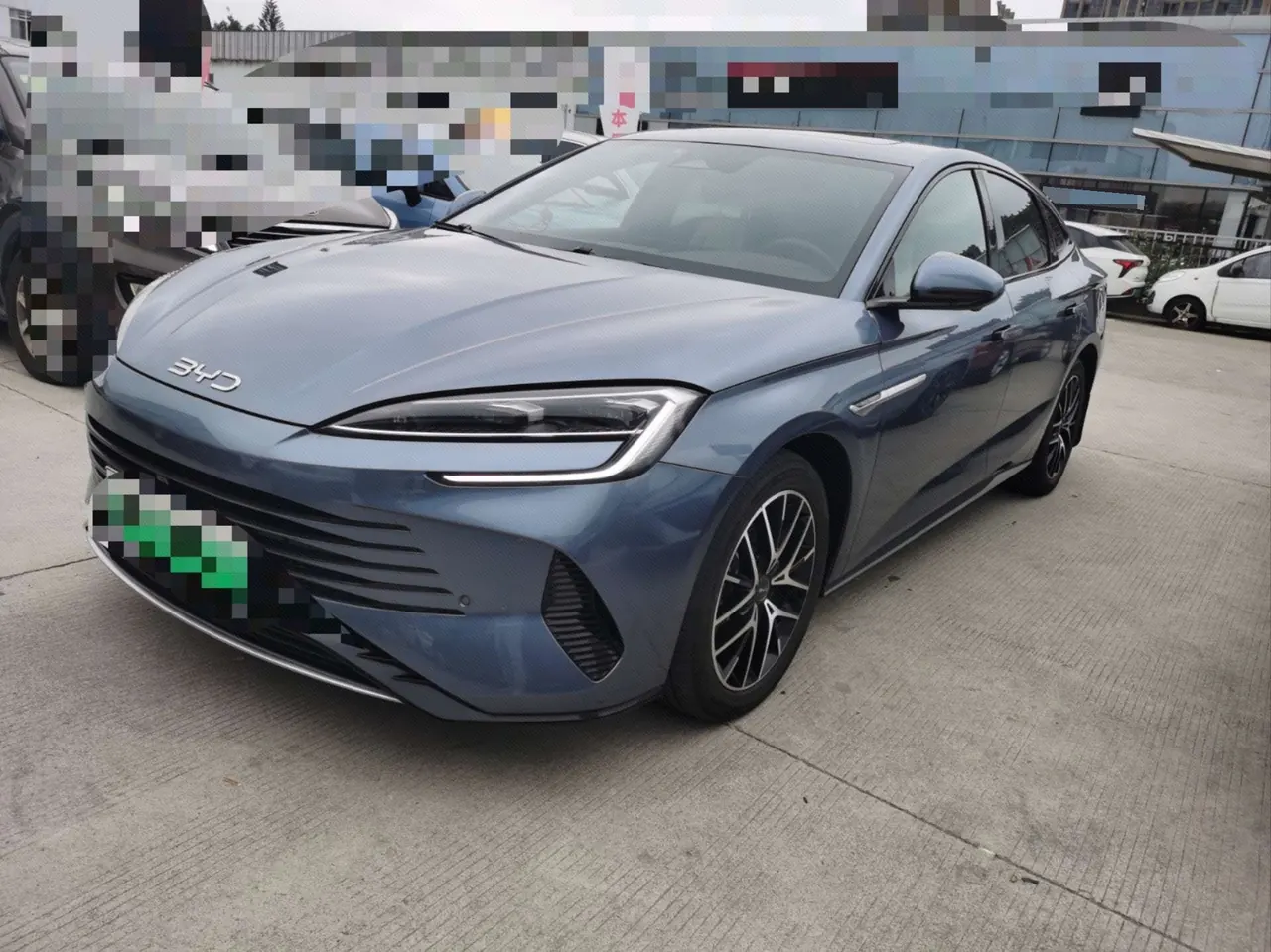 BYD 2024 Seal DM-i 1.5T Stepless Glory Edition 121km Honorable Automatic Gear - View 1
