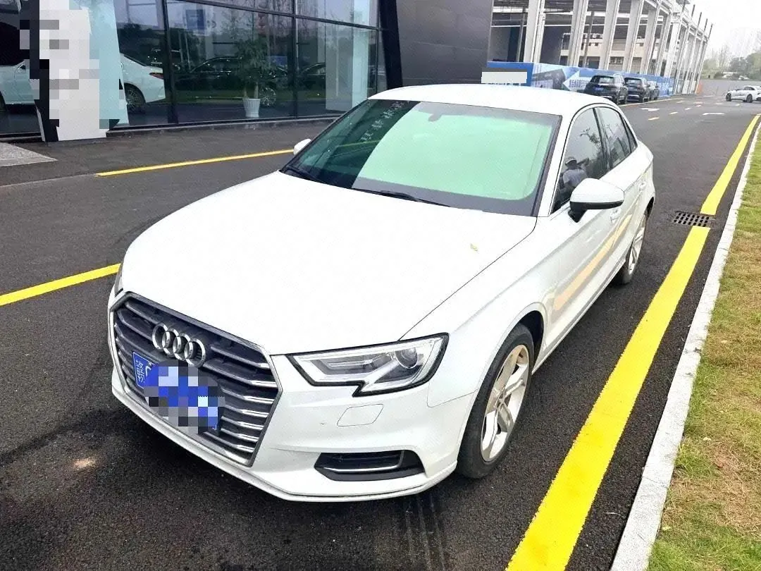 打开图片灯箱:Audi 2020 A3 Sportback 1.4TFSI 35TFSI aggressive (modified) automatic gear