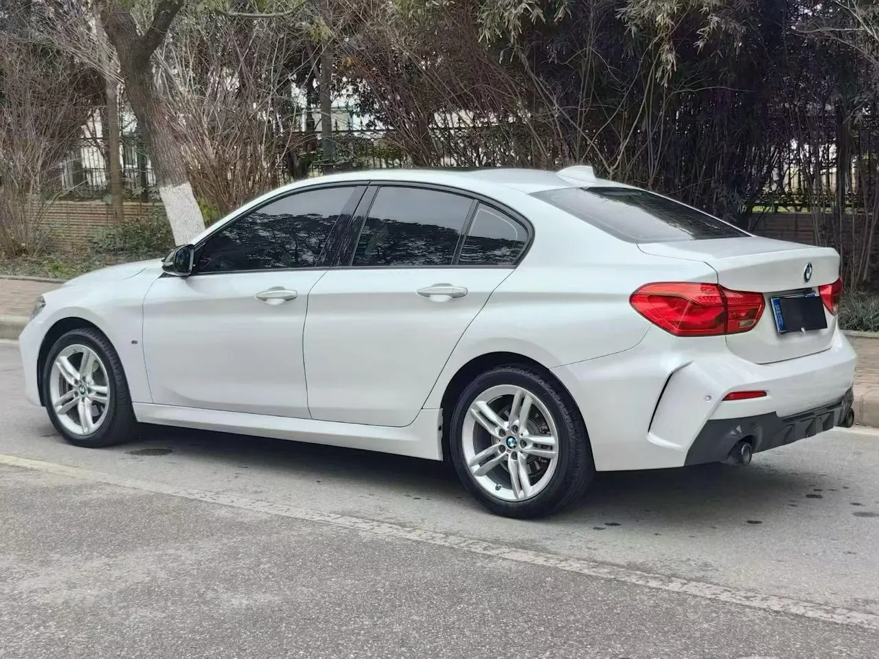 BMW 1 Series 2022 120i 1.5T M Sports Obsidian Night Edition Automatic Gear 6