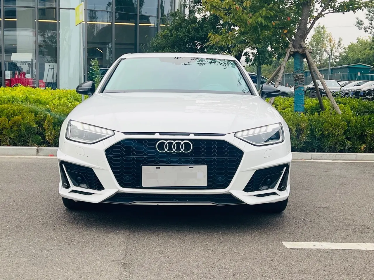 Audi 2022 A4L 2.0TFSI 40TFSI Deluxe Dynamic Automatic 2