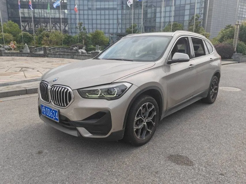 Открыть галерею: BMW 2020 X1 sDrive25Li 2.0T Leading Automatic Gear
