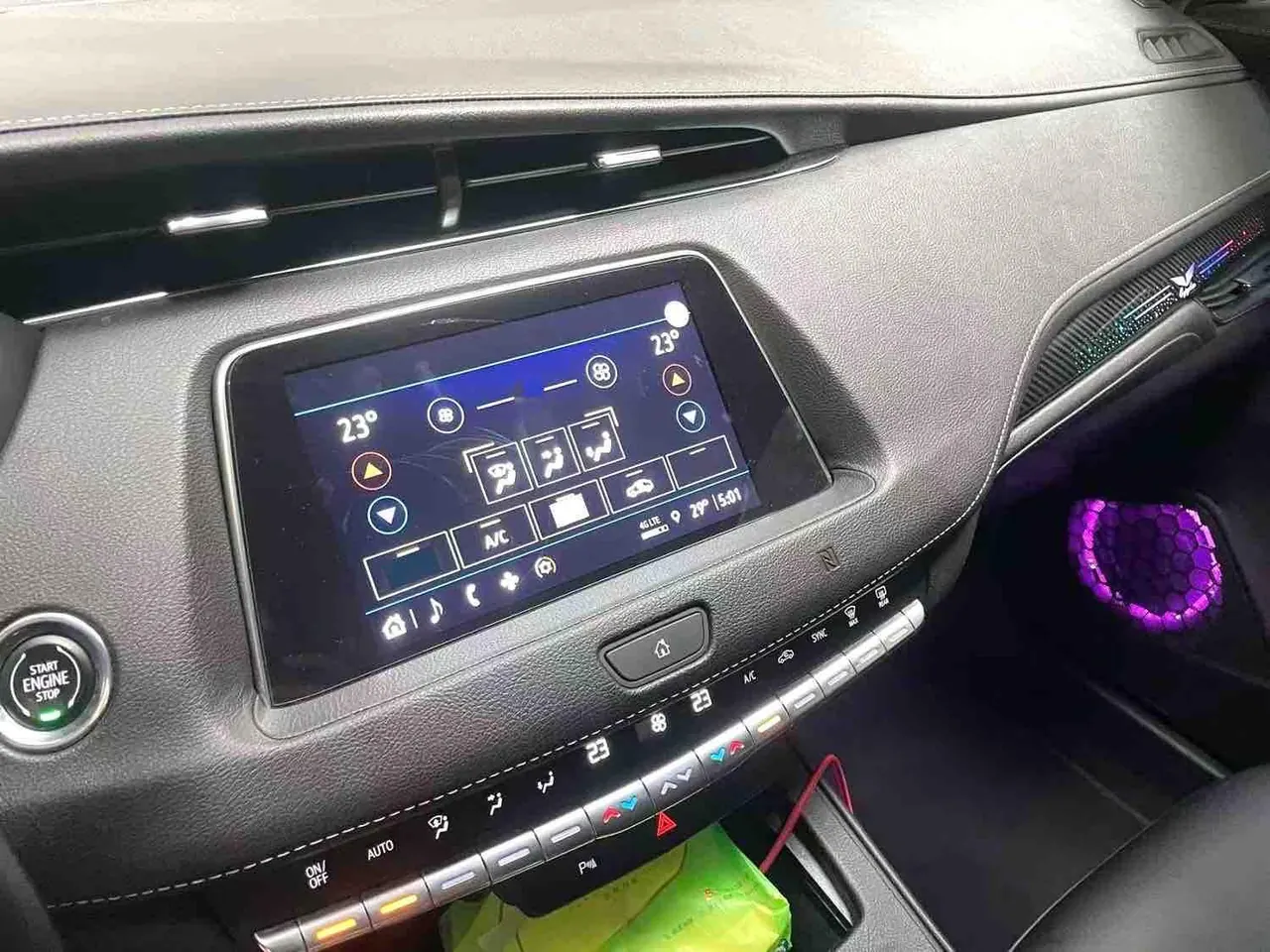 Cadillac 2021 XT4 2.0T 28T Two-Drive Leading Automatic Gear 6