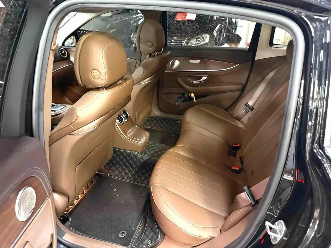 Mercedes Benz E Class 2022 E 300 L 2.0T Fashion (Change 2) Automatic Gear 3