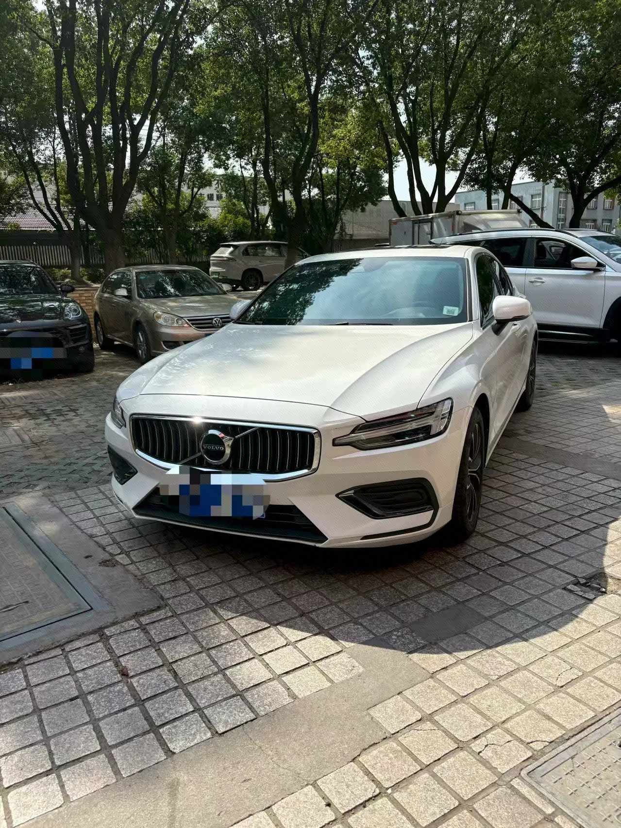 Volvo 2022 S60 48V 2.0T B4 Zhiyuan Deluxe Edition Automatic Gear - View 1