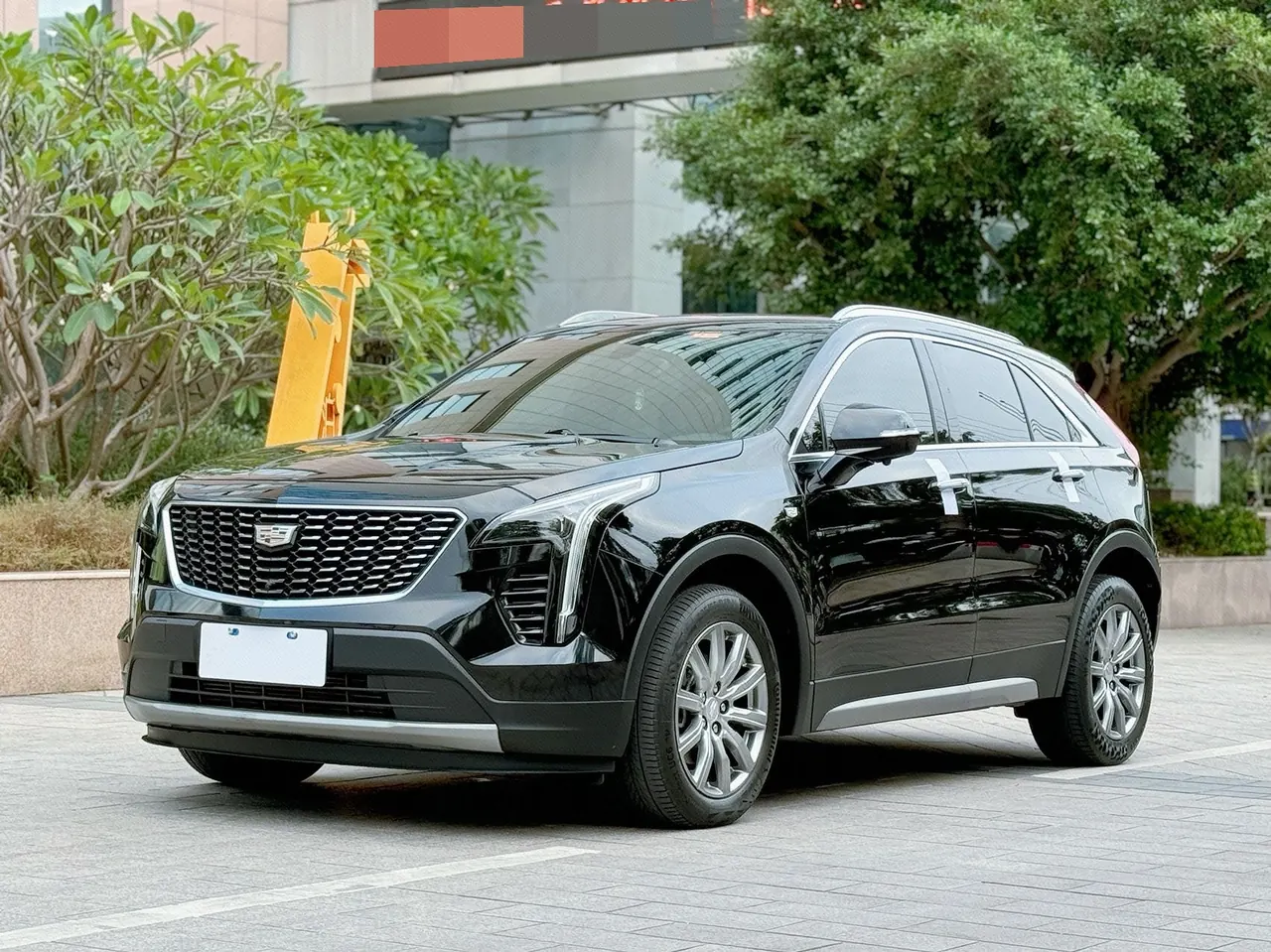 Cadillac 2021 XT4 2.0T 28T Two-Drive Leading Automatic Gear - View 1
