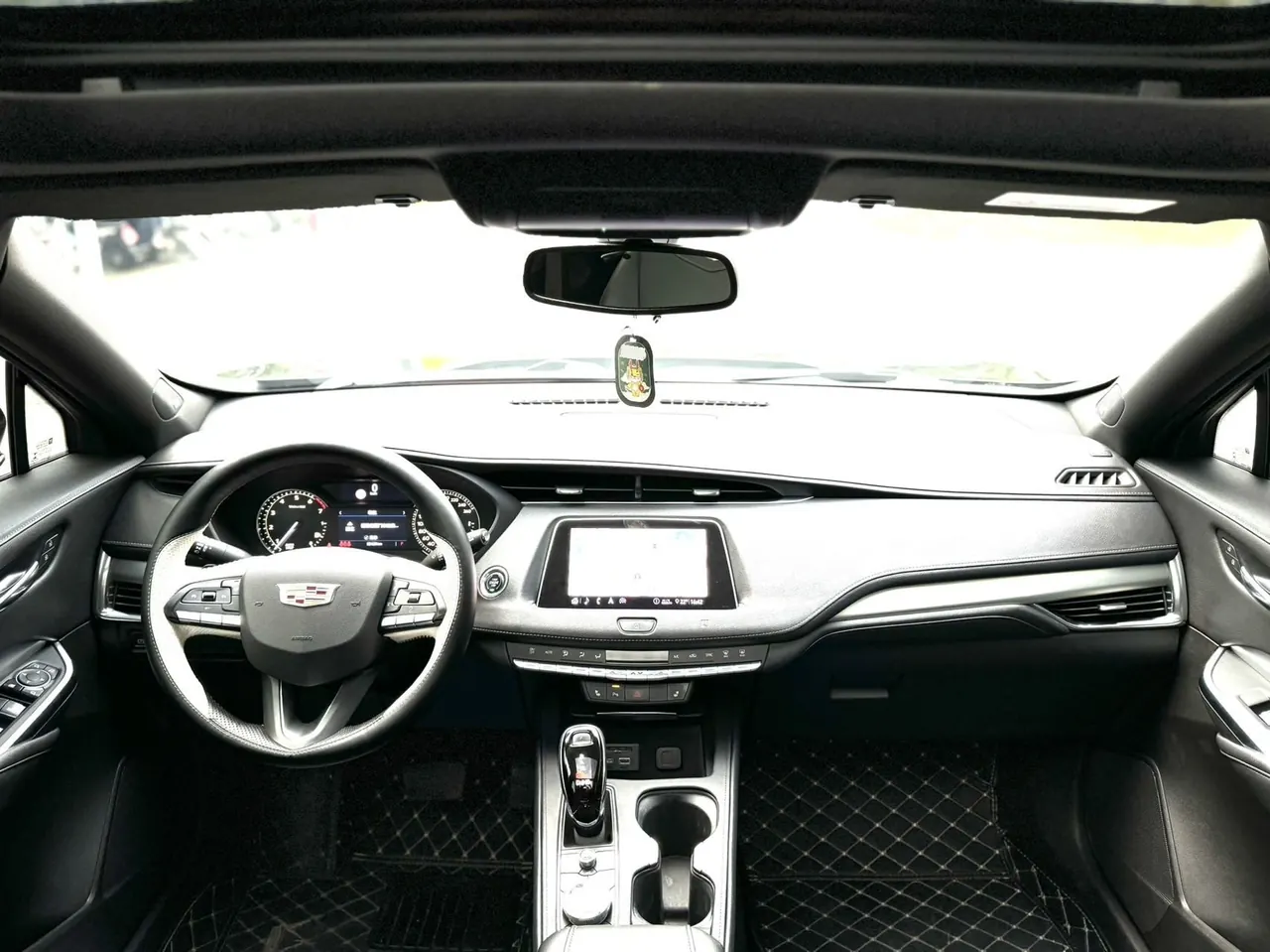 Cadillac 2021 XT4 2.0T 28T Two-Drive Leading Automatic Gear 4