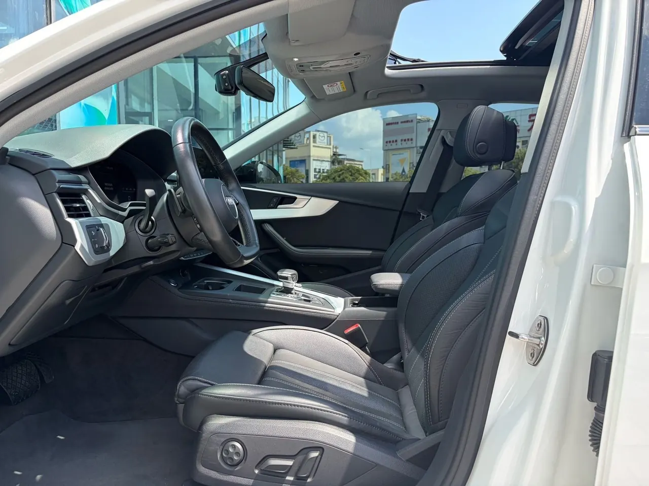 Audi 2022 A4L 2.0TFSI 40TFSI Deluxe Dynamic Automatic 6