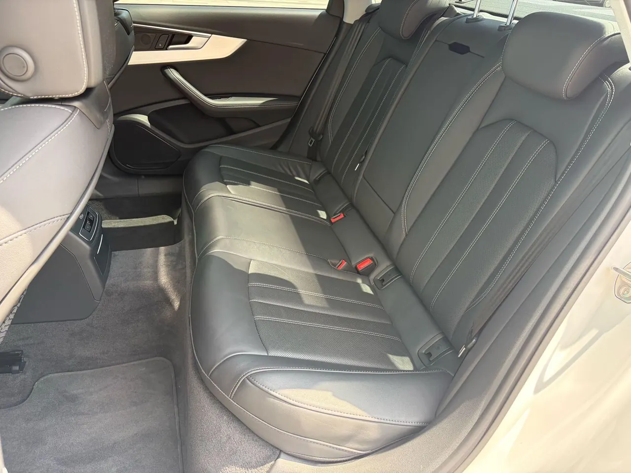Audi 2022 A4L 2.0TFSI 40TFSI Deluxe Dynamic Automatic 7