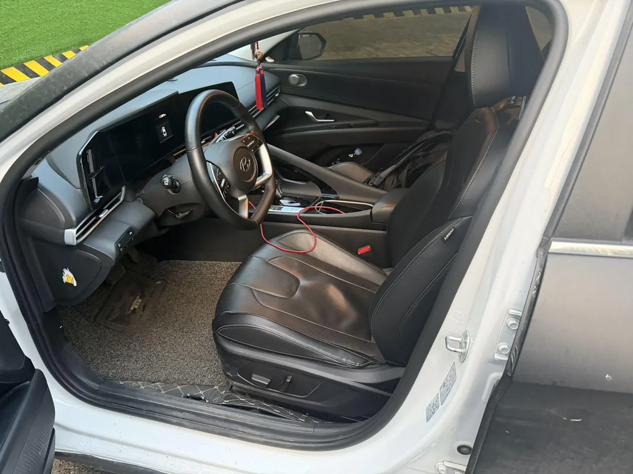 Hyundai 2022 Elantra -3-compartment 1.5 stepless LUX premium automatic gear 2