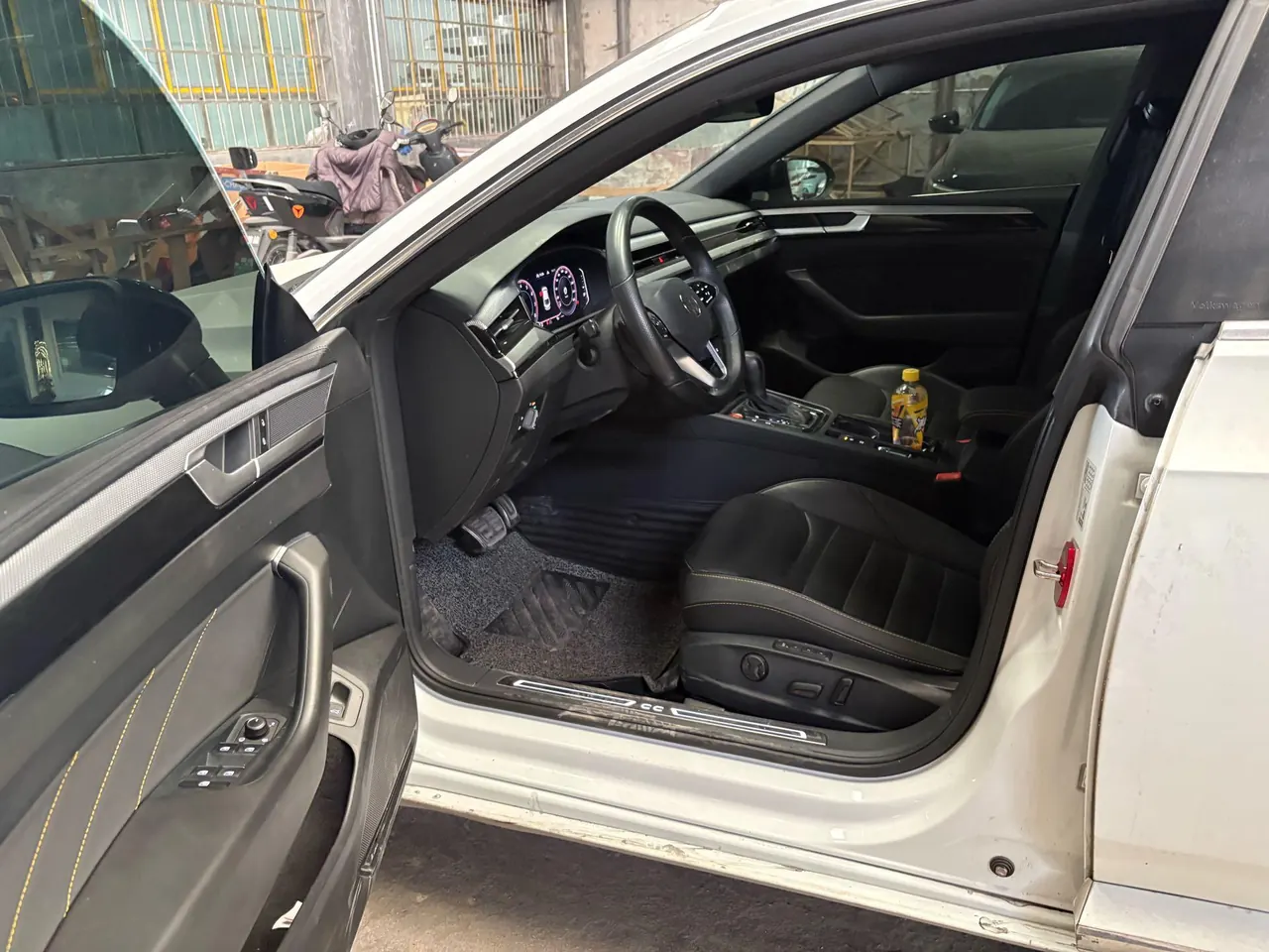 Volkswagen 2021 CC 2.0TSI 380TSI eye-catching edition 30th anniversary edition automatic gear 4