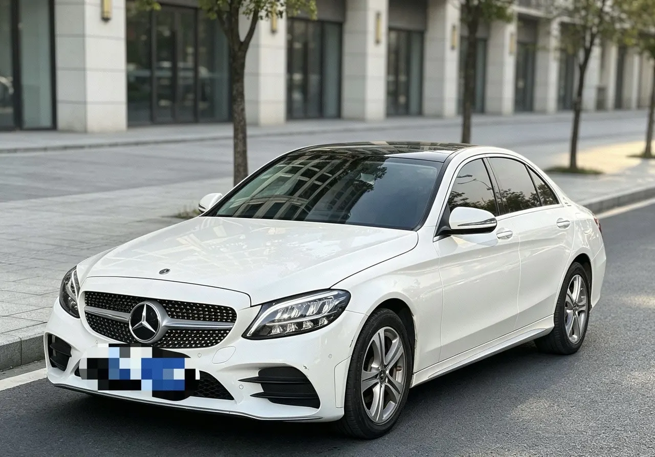 Открыть галерею: Mercedes Benz Class C 2021 C 260 L 48V 1.5T Sports Edition Automatic Gear