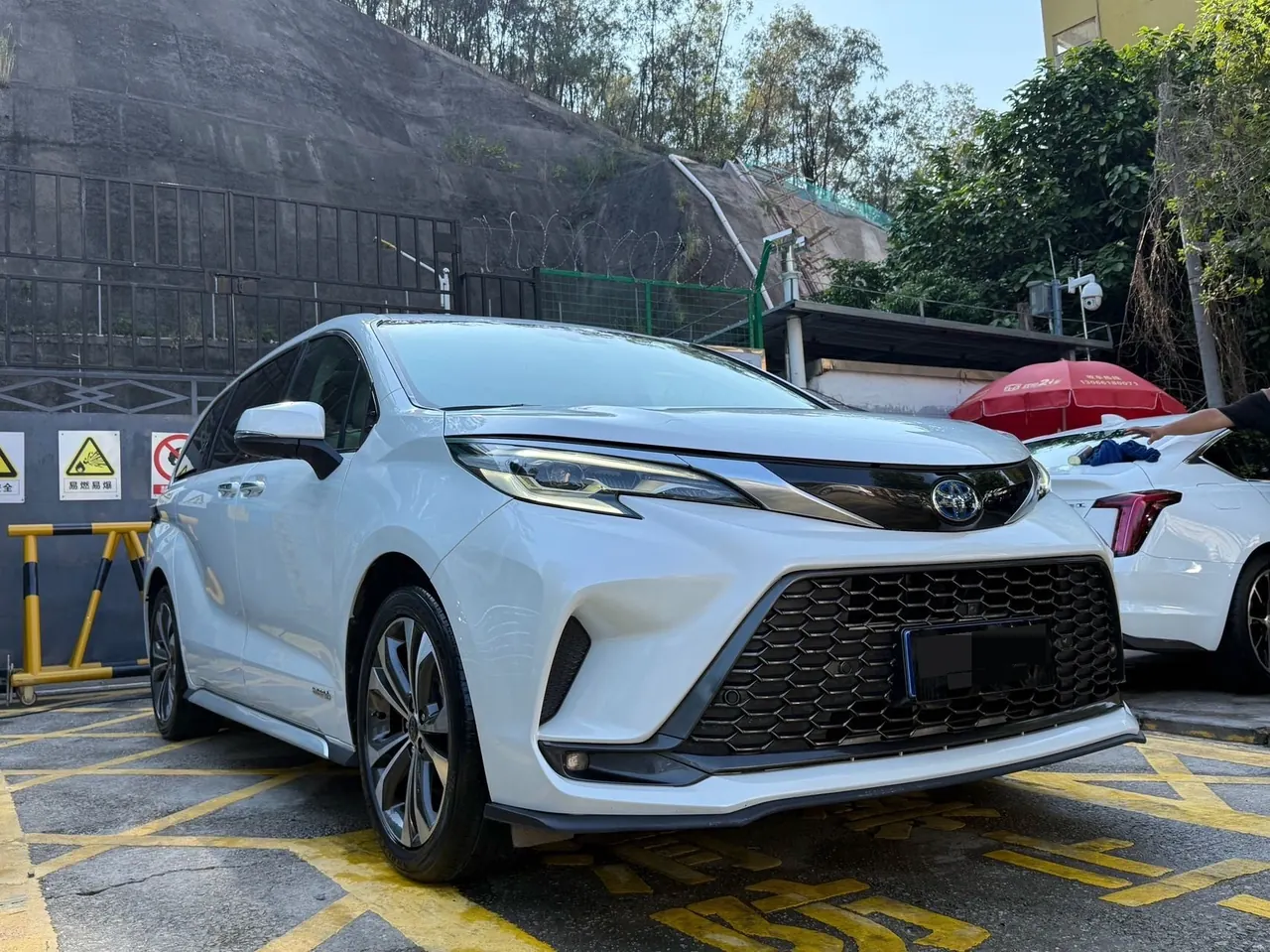 Toyota 2023 Grevia HYBRID 2.5 Stepless Premium PLUS Edition Automatic Gear 2