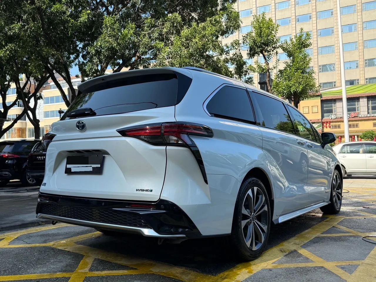 Toyota 2023 Grevia HYBRID 2.5 Stepless Premium PLUS Edition Automatic Gear 5