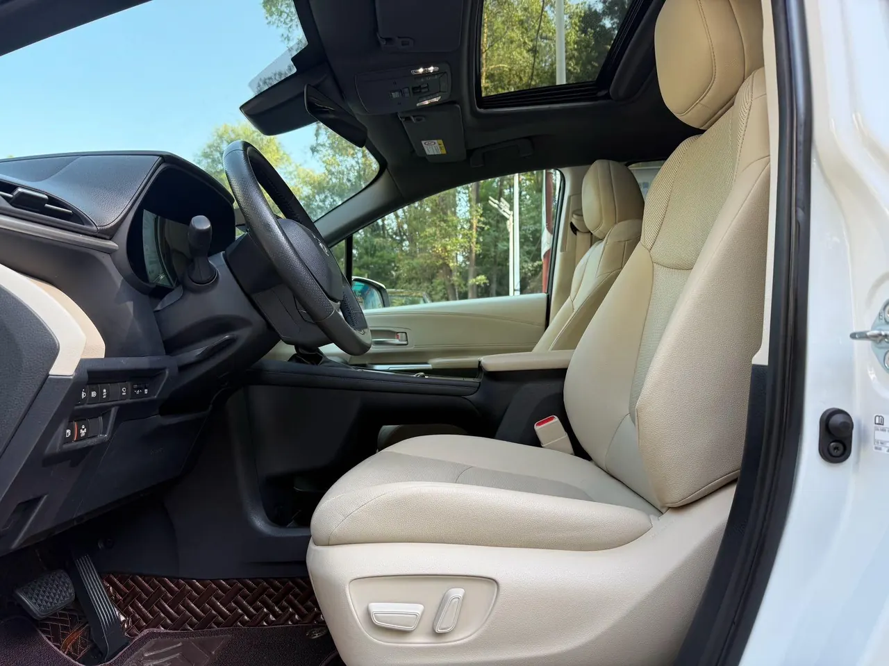 Toyota 2023 Grevia HYBRID 2.5 Stepless Premium PLUS Edition Automatic Gear 7
