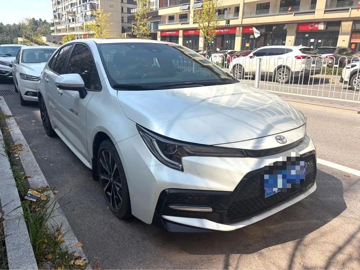 Toyota 2022 Lei Ling 1.2T Stepless 185T Sports Edition Automatic Gear 2