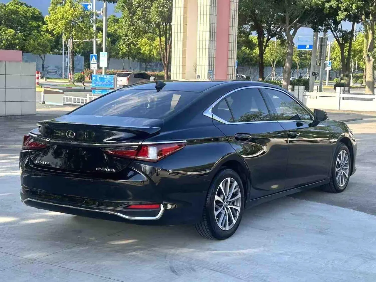 Lexus ES (Imported) 2022 ES300h 2.5 Stepless Excellence Edition Automatic Gear 6