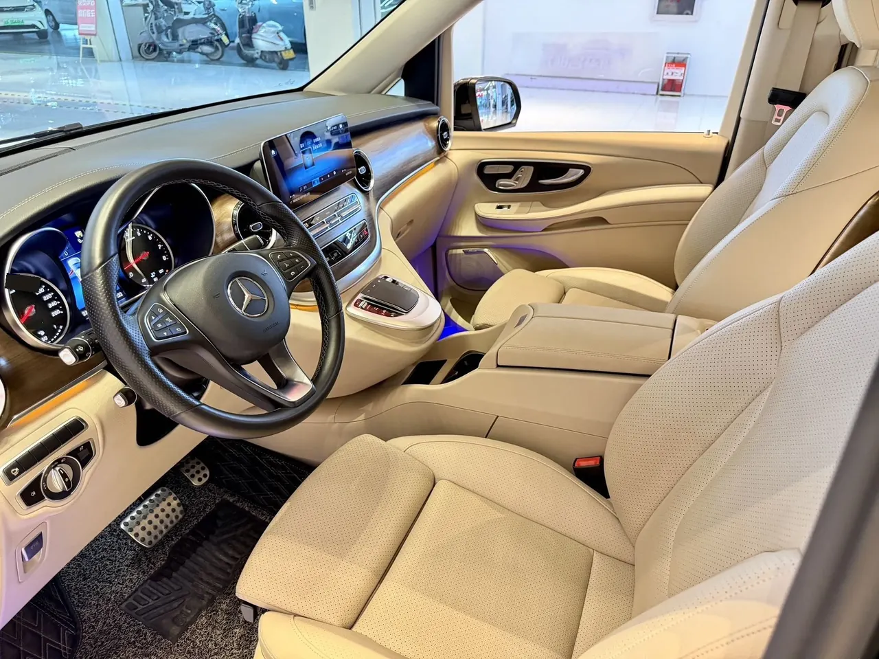 Mercedes Benz V 2022V 260 2.0T Premium Edition Automatic Gear 2