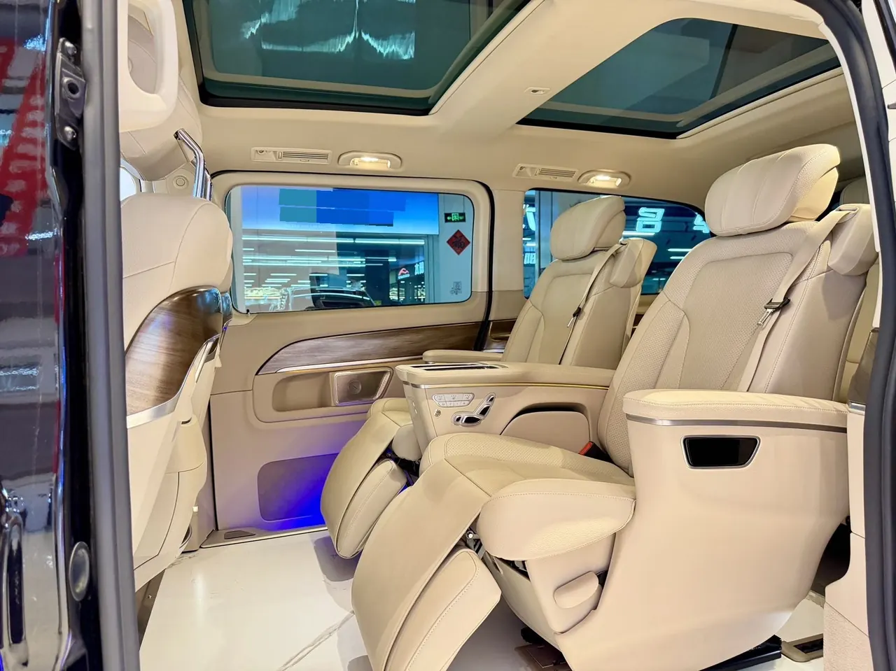 Mercedes Benz V 2022V 260 2.0T Premium Edition Automatic Gear 3