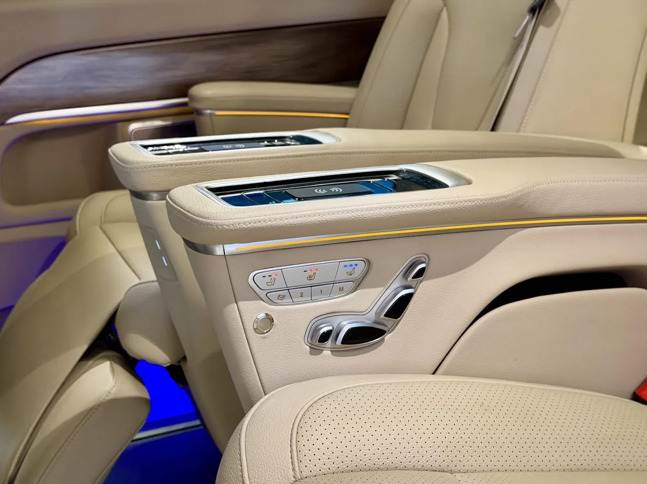 Mercedes Benz V 2022V 260 2.0T Premium Edition Automatic Gear 4