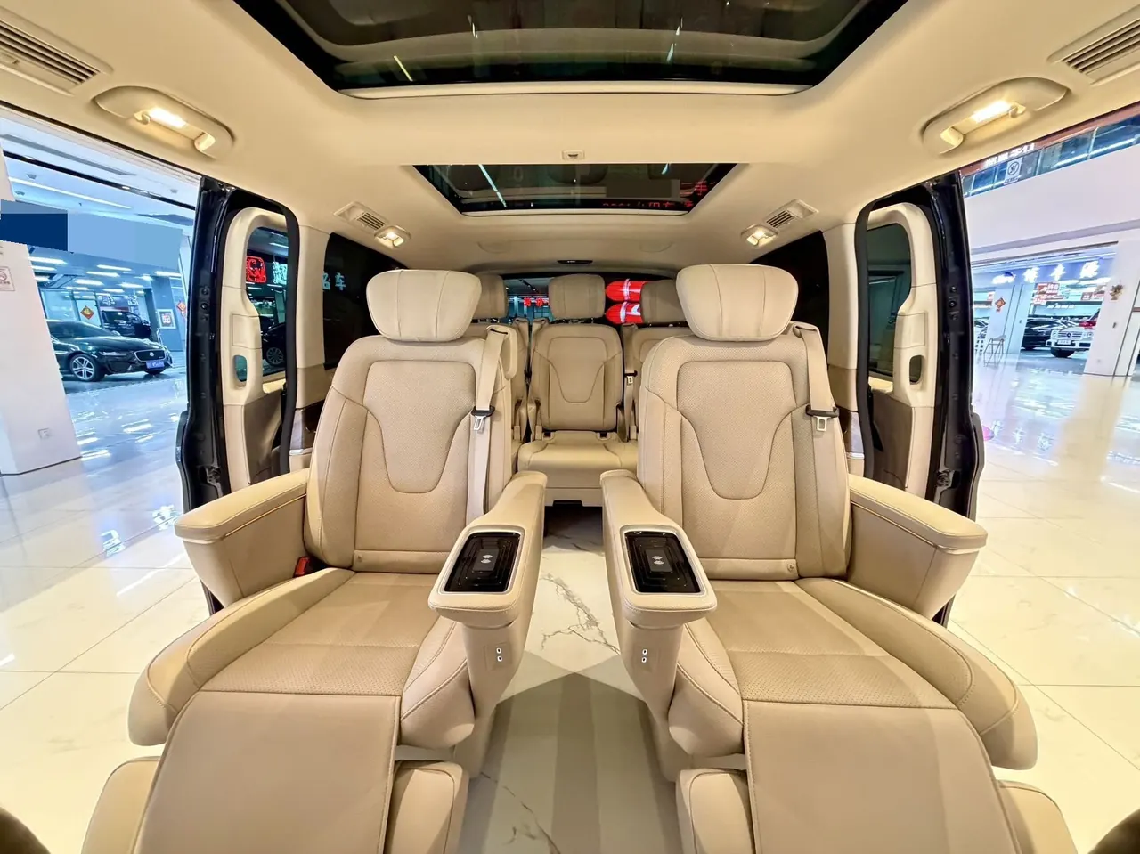 Mercedes Benz V 2022V 260 2.0T Premium Edition Automatic Gear 5
