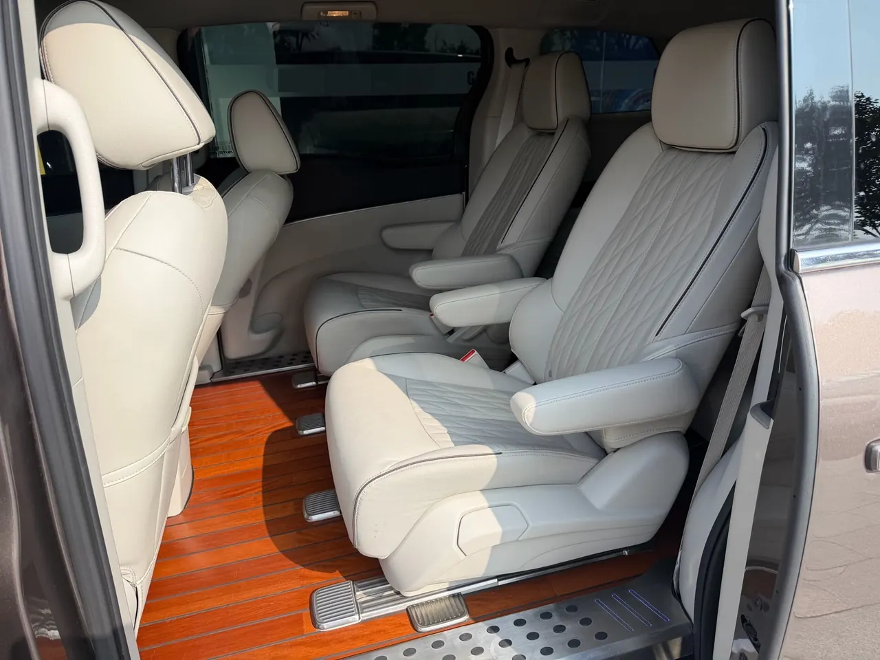 Buick 2021 GL8 Land Business Class 2.0T 652T Luxury Automatic Gear 4
