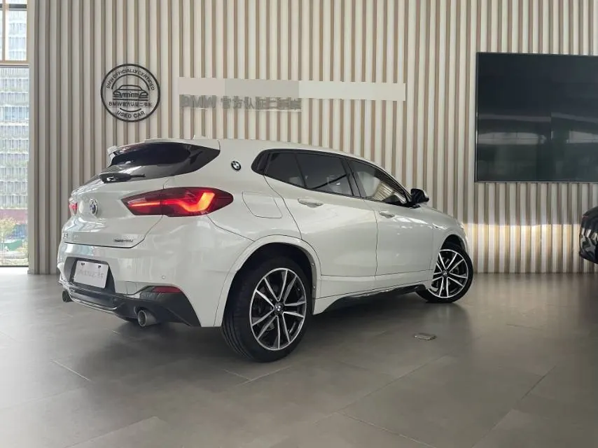 BMW 2021 X2 sDrive25i 2.0T Obsidian Night Edition Automatic Gear 4