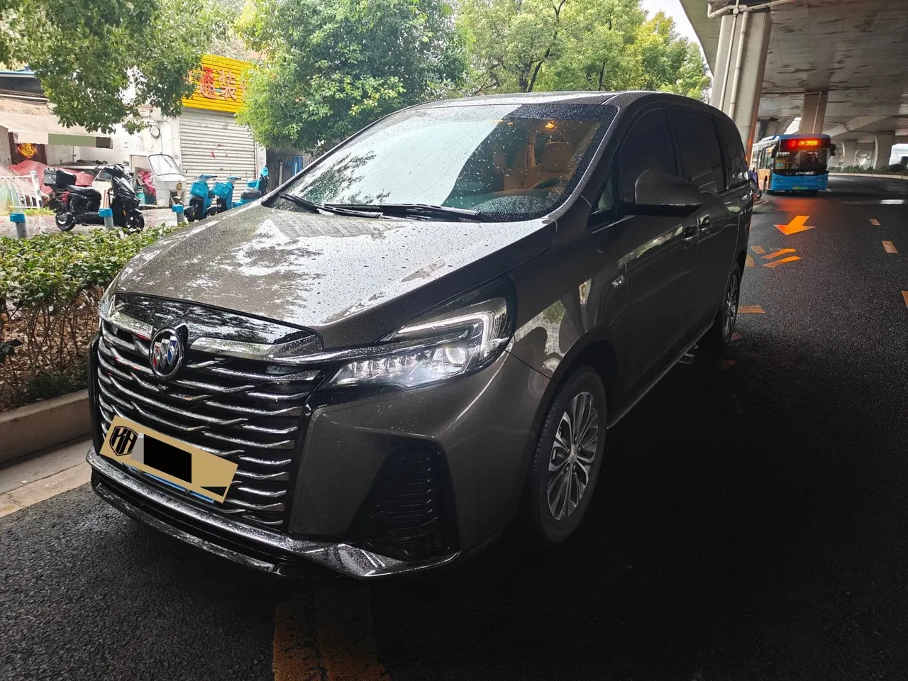 Открыть галерею: Buick 2023 GL8 Land Business Class 48V 2.0T 652T Premium Automatic Gear