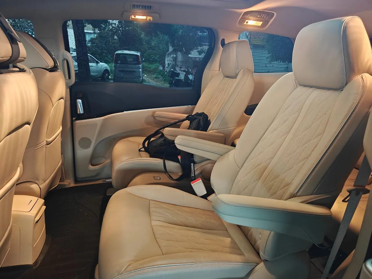 Buick 2023 GL8 Land Business Class 48V 2.0T 652T Premium Automatic Gear 6