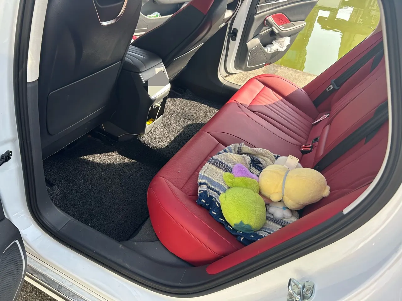HongQi 2025 H6 2.0T to the United States version of automatic gear 3