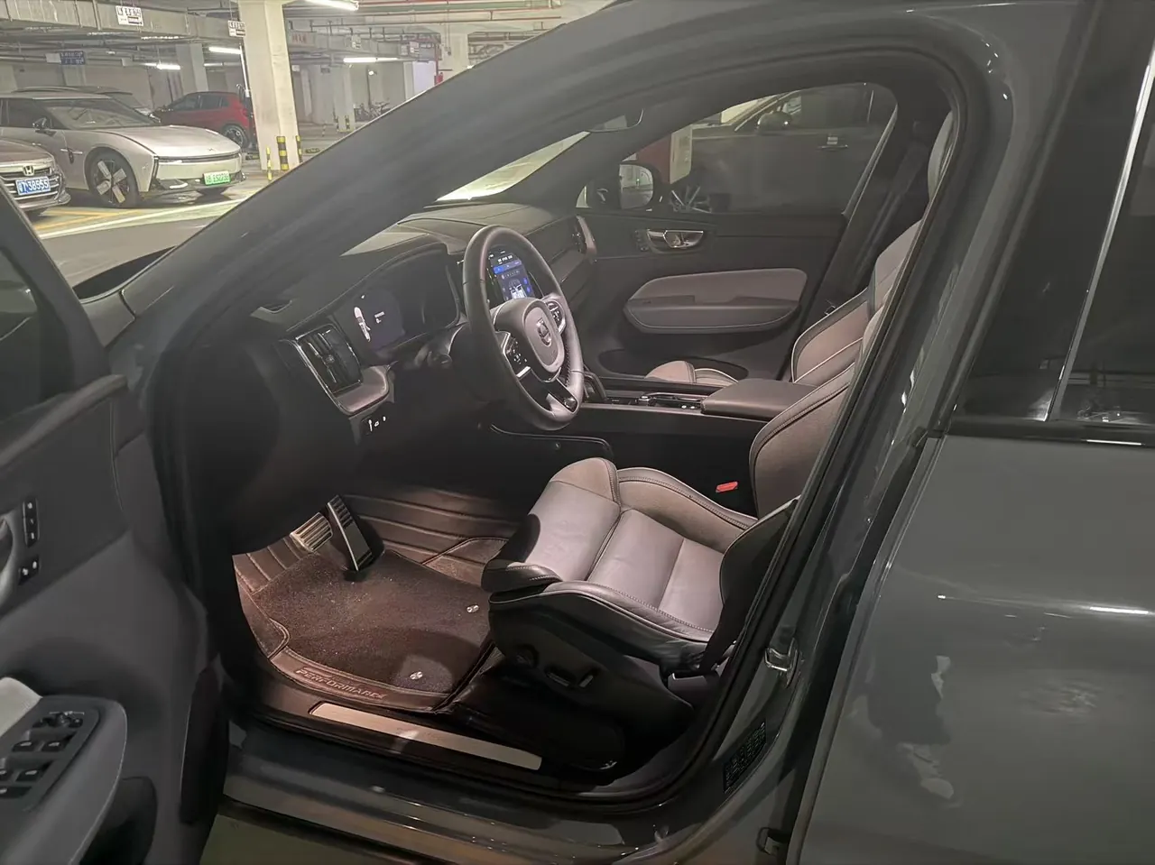 Volvo XC60 New Energy 2022 XC60 PHEV 2.0T T8 Four-wheel Drive Zhiyuan Deluxe Edition Automatic Gear 3