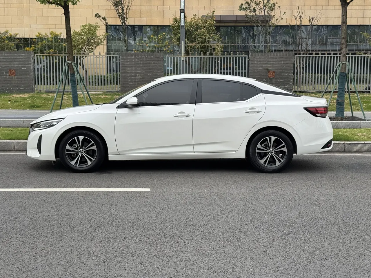 Nissan 2022 Sylphy 1.6 Stepless XL Pleasant Edition Automatic Gear 15