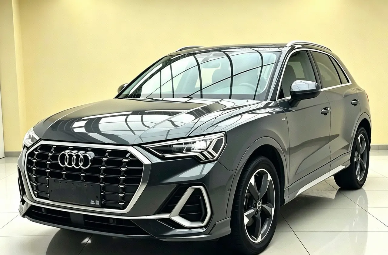 Открыть галерею: Audi 2022 Q3 1.4TFSI 35TFSI Fashion Dynamic Automatic