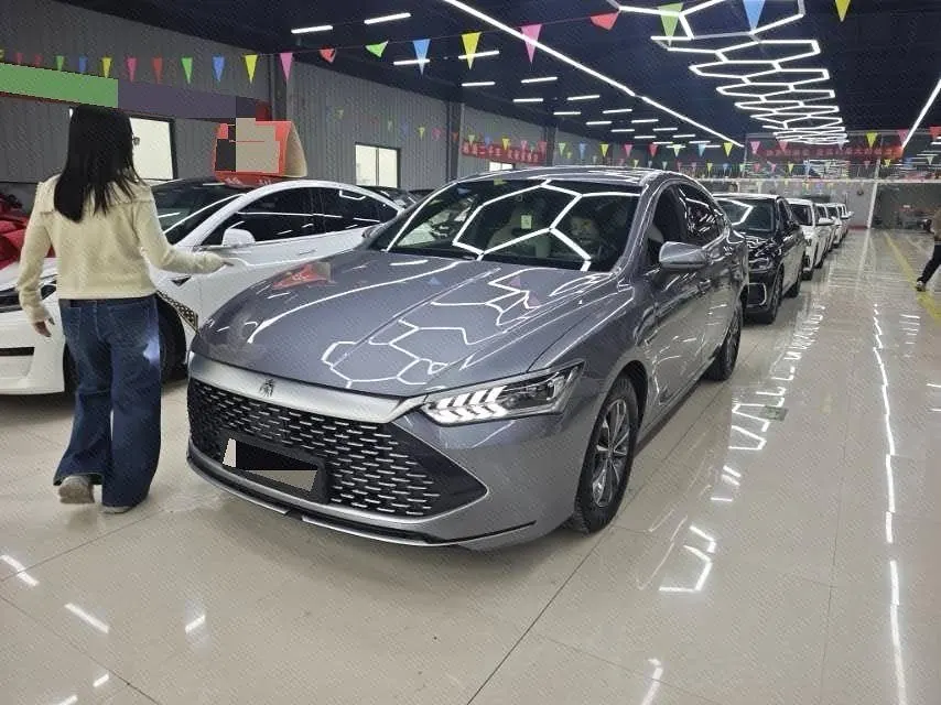 Открыть галерею: BYD 2021 Qin PLUS DM-i 1.5 stepless 55KM automatic gear