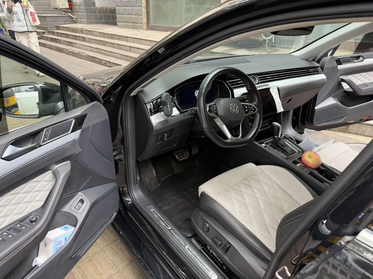 Volkswagen 2023 Magotan 2.0TSI 330TSI 2 million Commemorative Luxury Automatic Gear 2