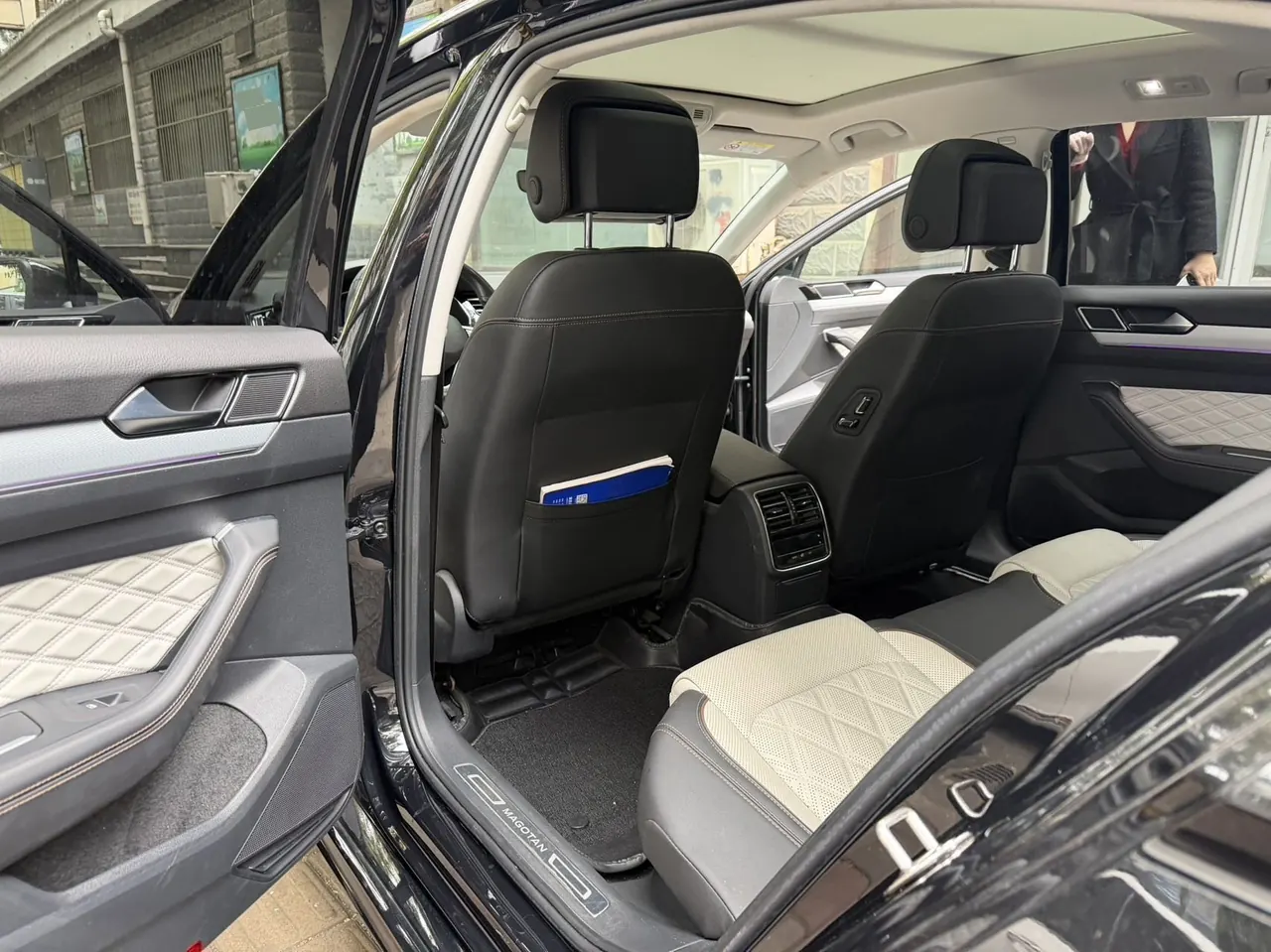 Volkswagen 2023 Magotan 2.0TSI 330TSI 2 million Commemorative Luxury Automatic Gear 3
