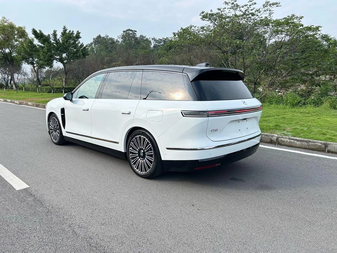 NIO 2026 ES8 6-seat executive deluxe automatic gear 3