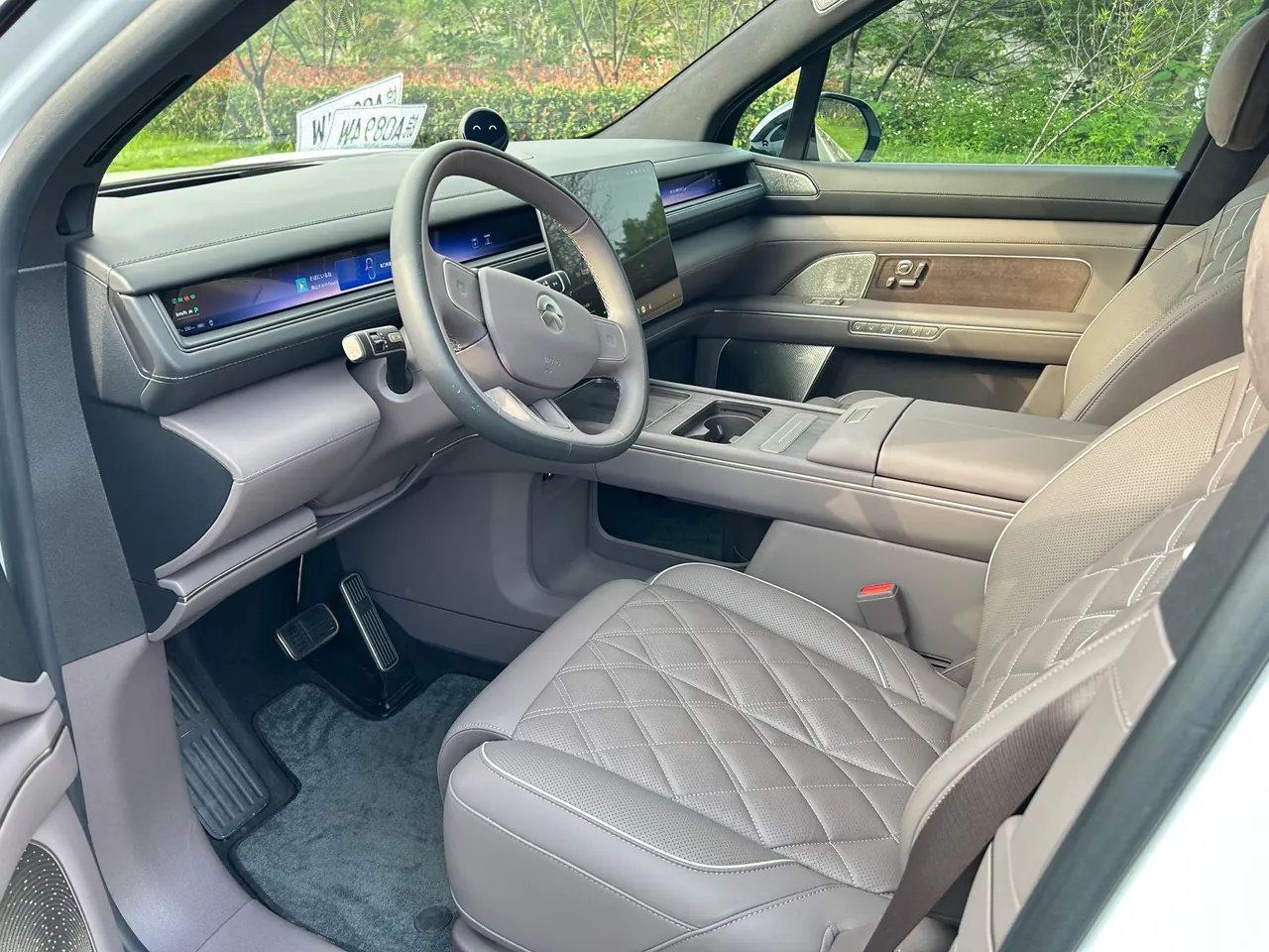 NIO 2026 ES8 6-seat executive deluxe automatic gear 4