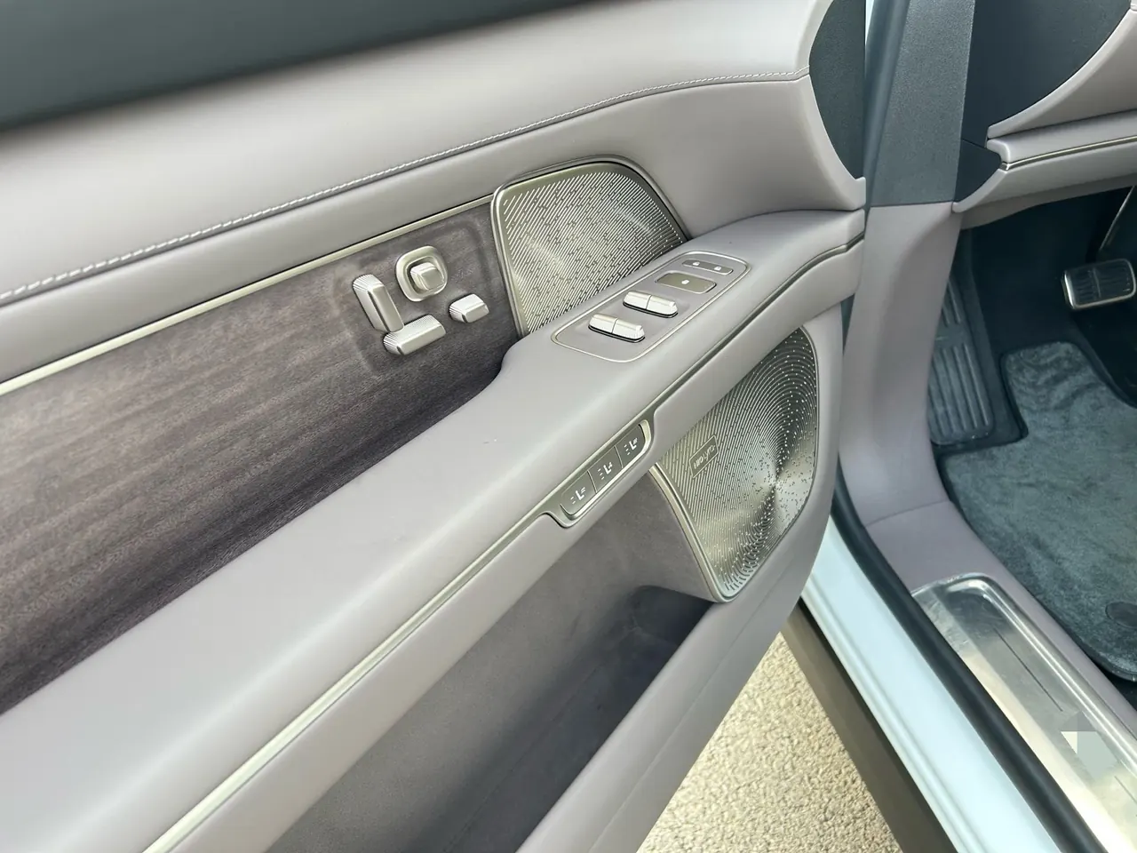 NIO 2026 ES8 6-seat executive deluxe automatic gear 7