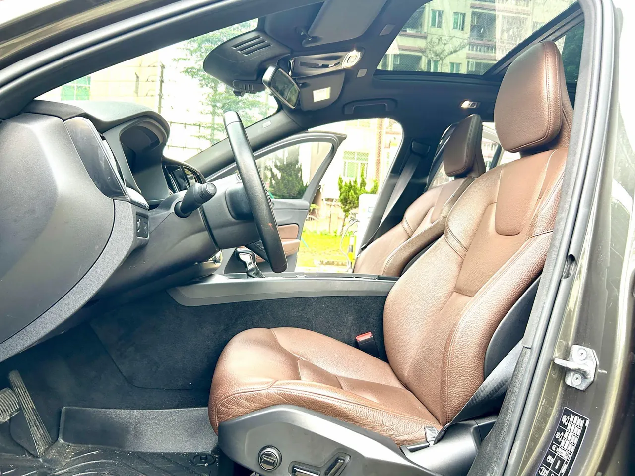 Volvo 2021 XC60 2.0T T5 4-wheel drive smart luxury automatic gear 3