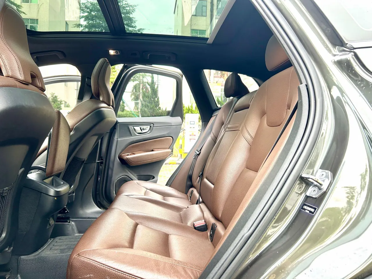 Volvo 2021 XC60 2.0T T5 4-wheel drive smart luxury automatic gear 4